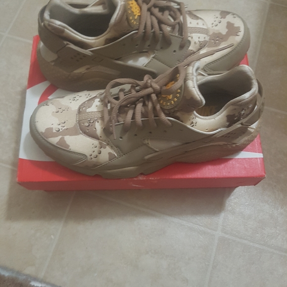 Nike hurache camo runs - Picture 2 of 3